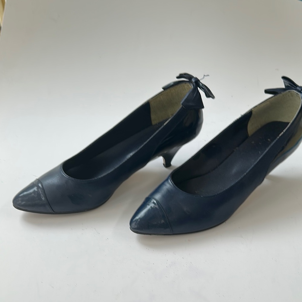 Sleek Blue Pointed-Toe Heels with Bow Detail
